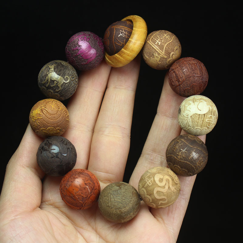 Running Gear Design - Bracelet bouddhiste en bois de santal